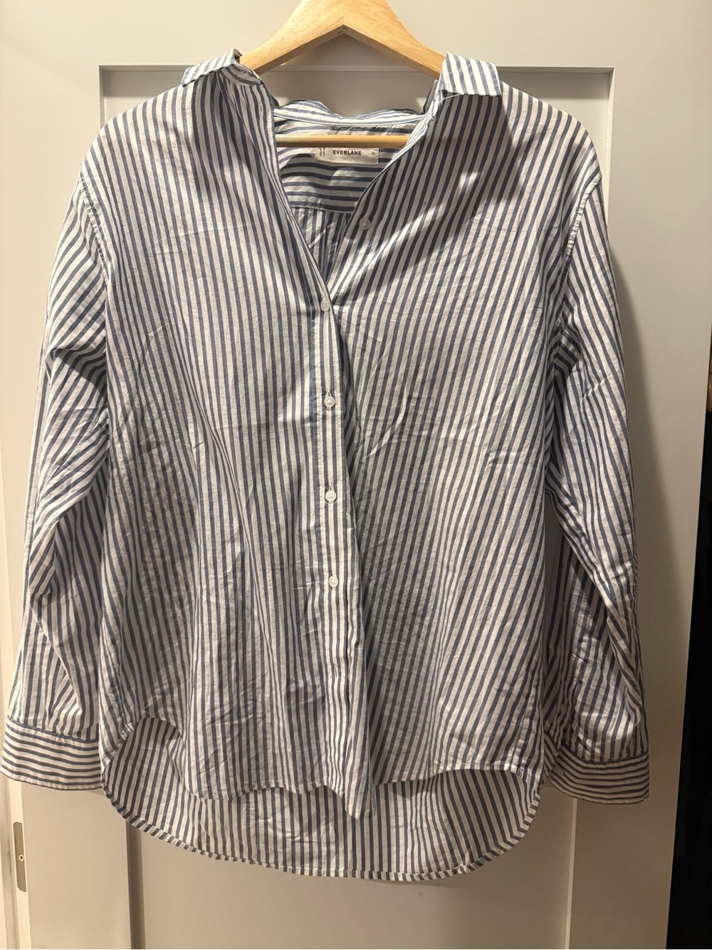 Everlane Blue and White Vertical-Stripe Button-Down Shirt